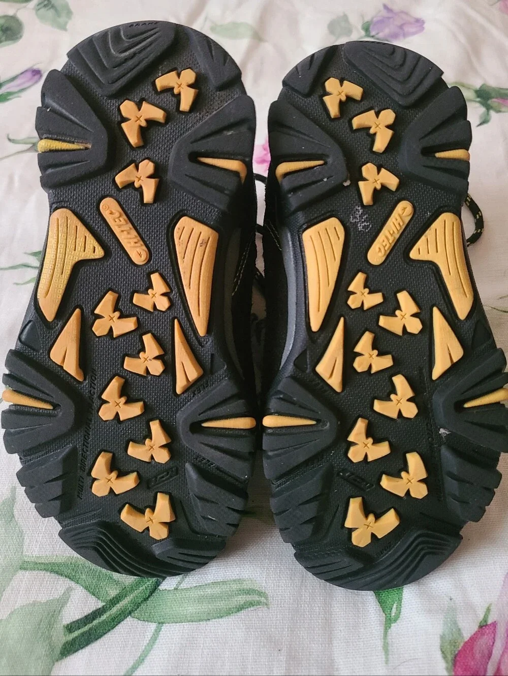 Hi-Tec Waterproof Black and Yellow Kids Hiking Boots Sz 12m Like New